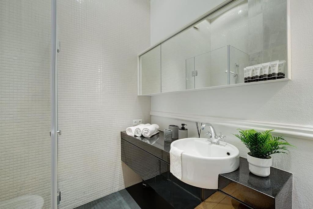 Place*unique Royal Route View*4 Bedrooms*6beds Апартаменти *