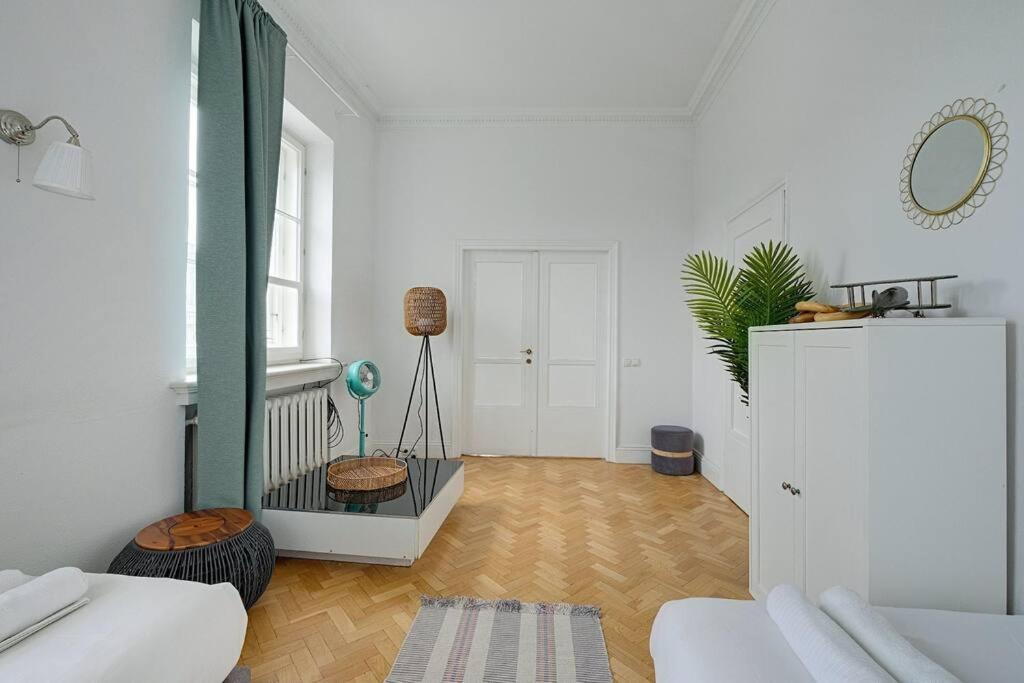 Place*unique Royal Route View*4 Bedrooms*6beds Варшава