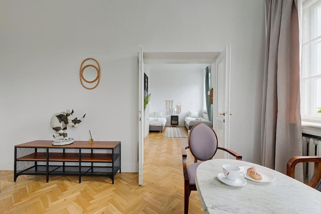 Place*unique Royal Route View*4 Bedrooms*6beds Apartment *